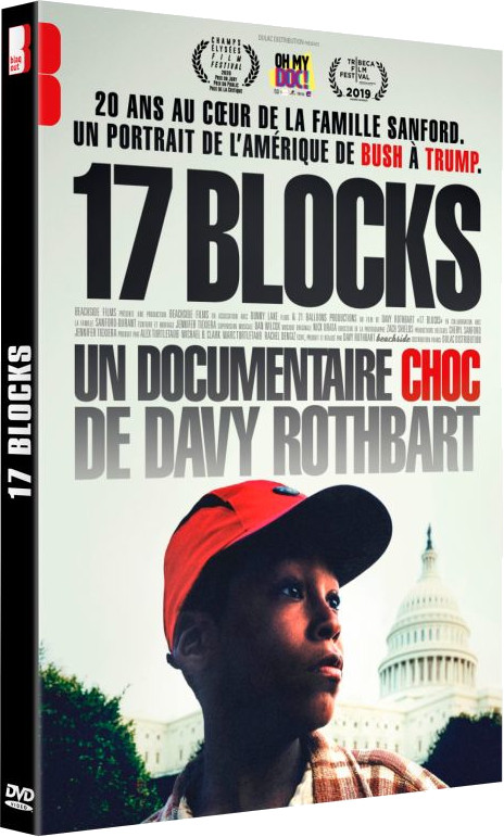 DVD-hoes van de film 17 Blocks, met een jongen met een rode pet voor het Capitool.