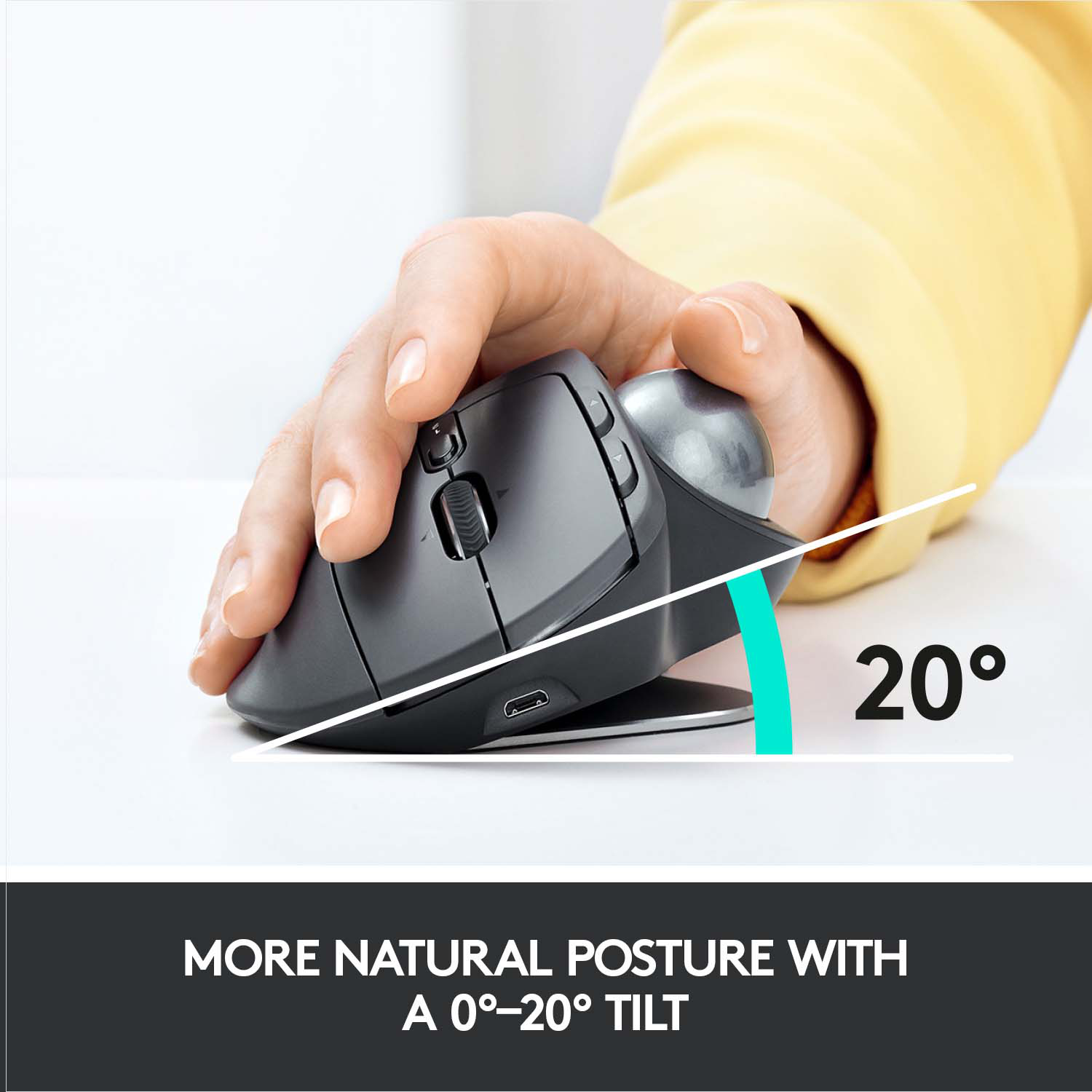 Main utilisant souris Logitech grise. Texte: 'Posture plus naturelle avec inclinaison 0-20°'.