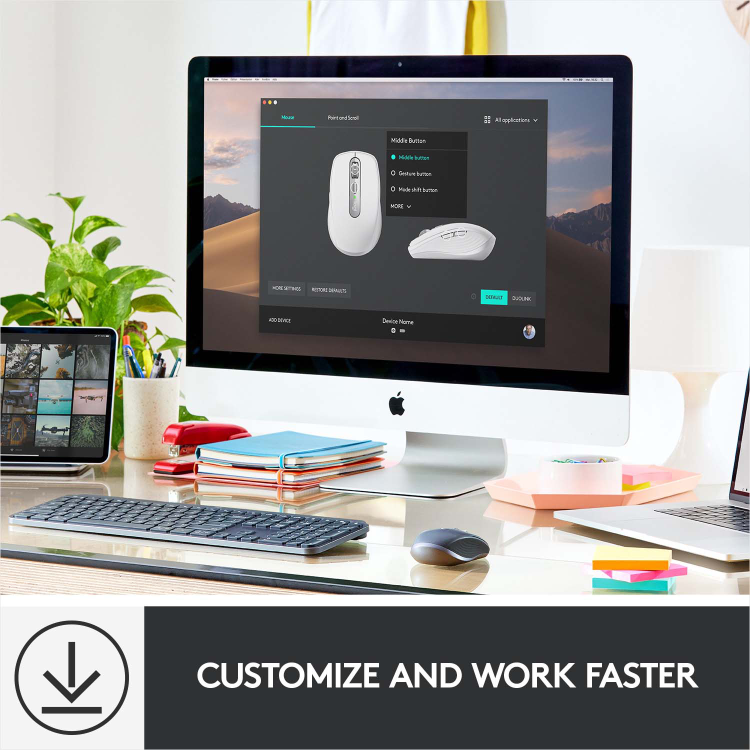 Écran d'ordinateur affichant une interface de personnalisation de souris. Souris et clavier sur le bureau.