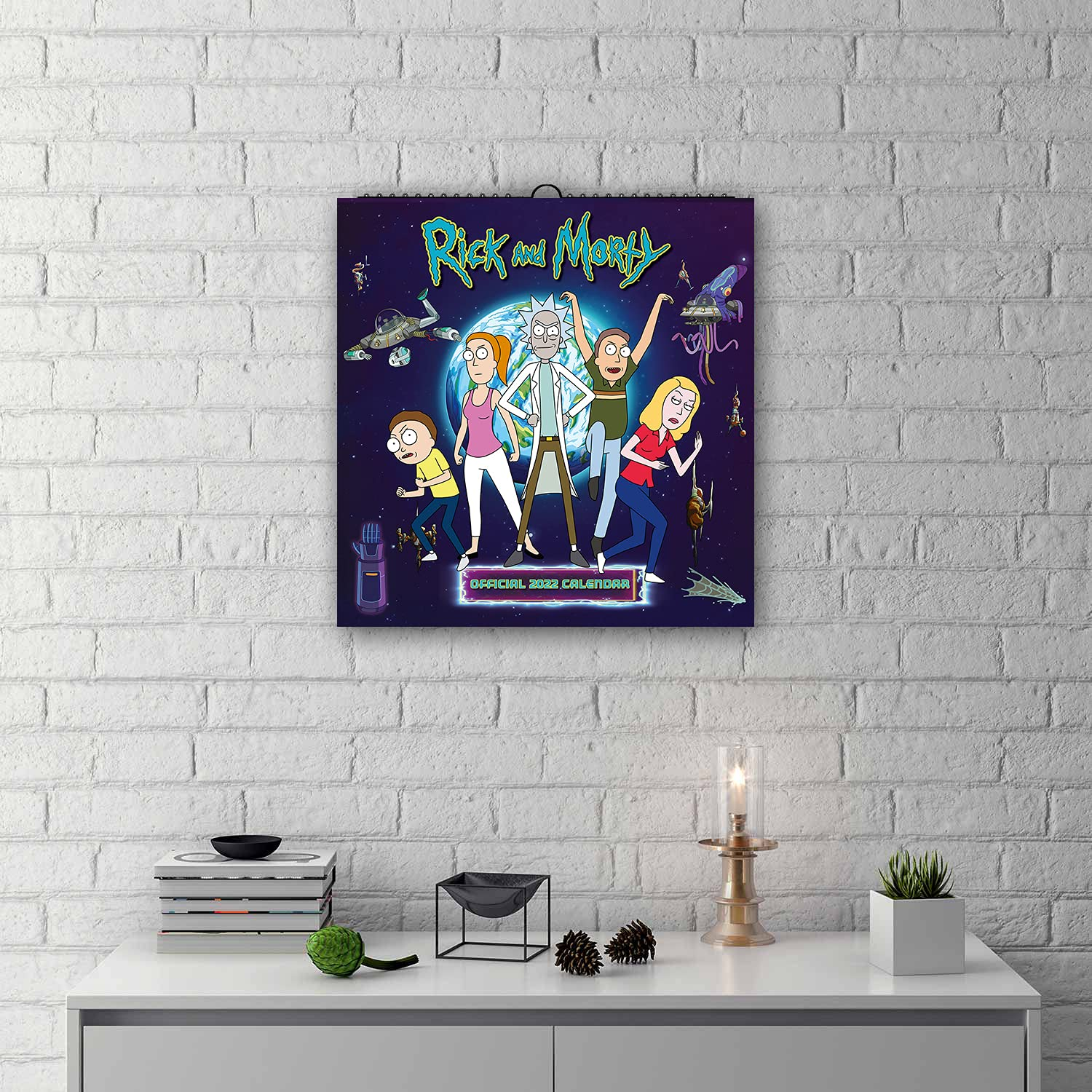 Calendario de Rick and Morty en una pared de ladrillos blancos. Se muestran los personajes.
