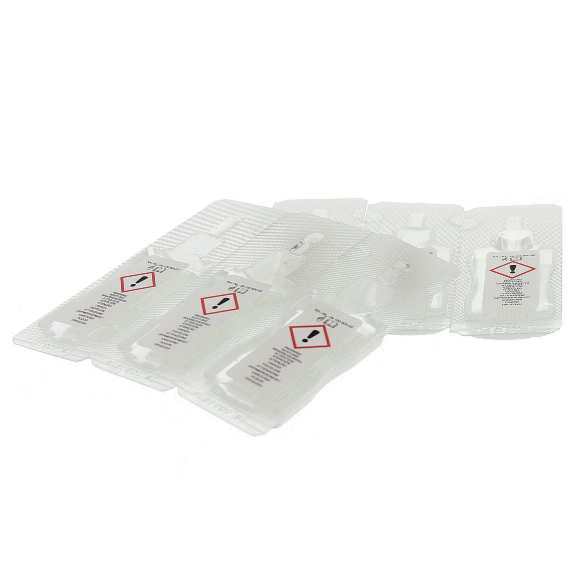 Blister de fioles sur fond blanc. Fioles transparentes avec un point d'exclamation rouge.