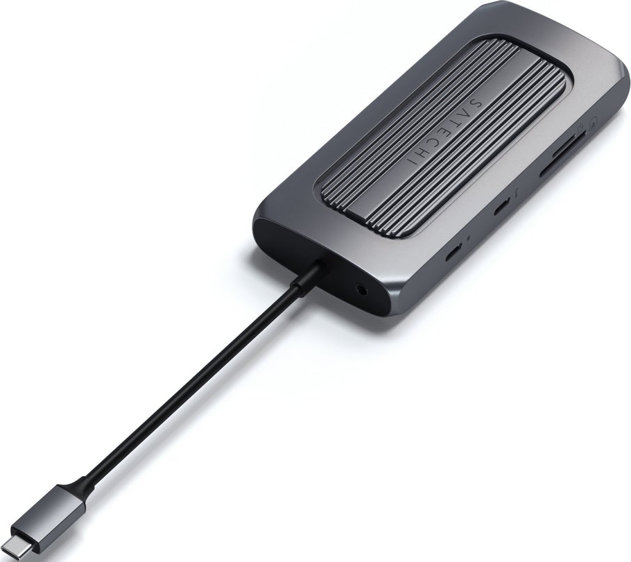 Grauer Satechi USB-C-Hub mit schwarzem Kabel auf weißer Oberfläche.
