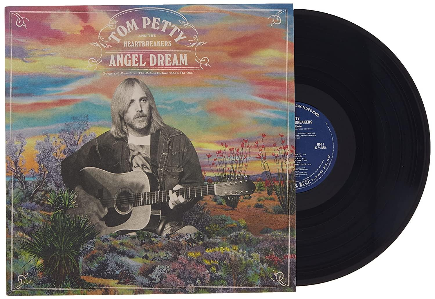 Pochette d'album de Tom Petty, chanteur avec guitare dans un paysage désertique. Vinyle à droite.