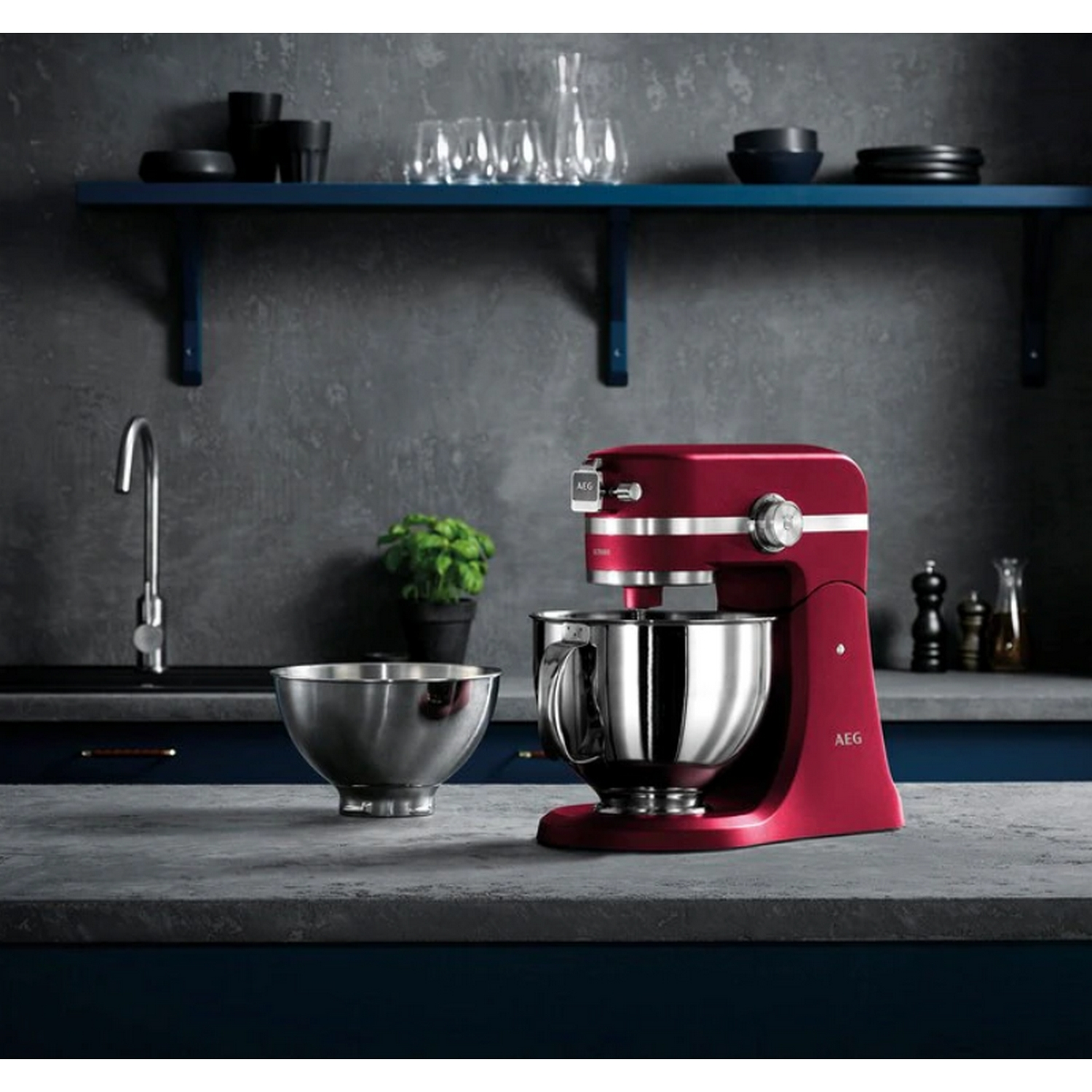 Robot de cocina - AEG KM5520, 1200 W, Dos Boles 2.9 l - 4.8 l, 10 Velocidades, 211 rpm, Luz LED, Rojo