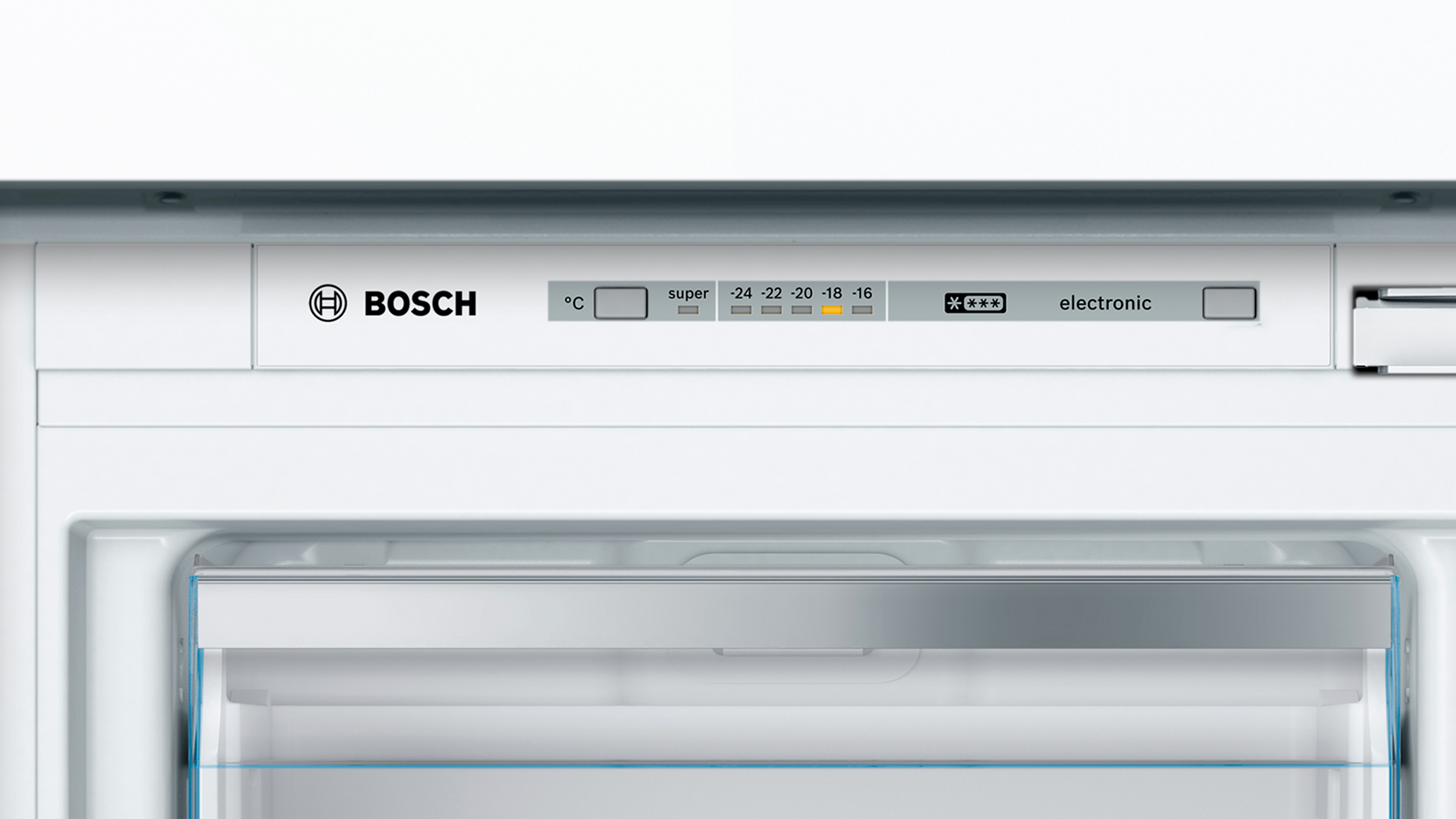 Weißer Gefrierschrankinnenraum mit Digitalanzeige und Bosch-Logo.