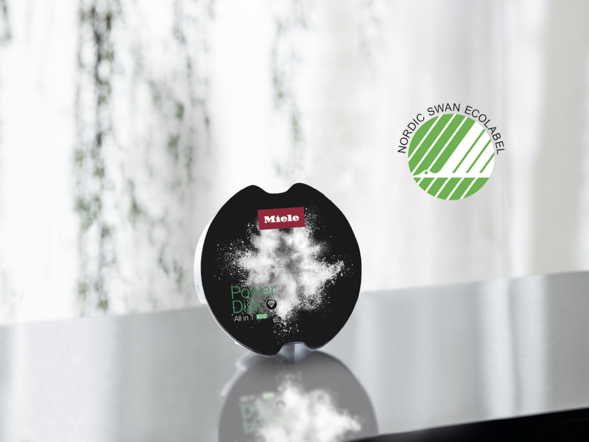 Geschirrspülmittelbehälter mit wolkenartigem Design und Nordic Swan Ecolabel.