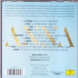 Rückseite einer CD mit Text. Text auf der Rückseite.