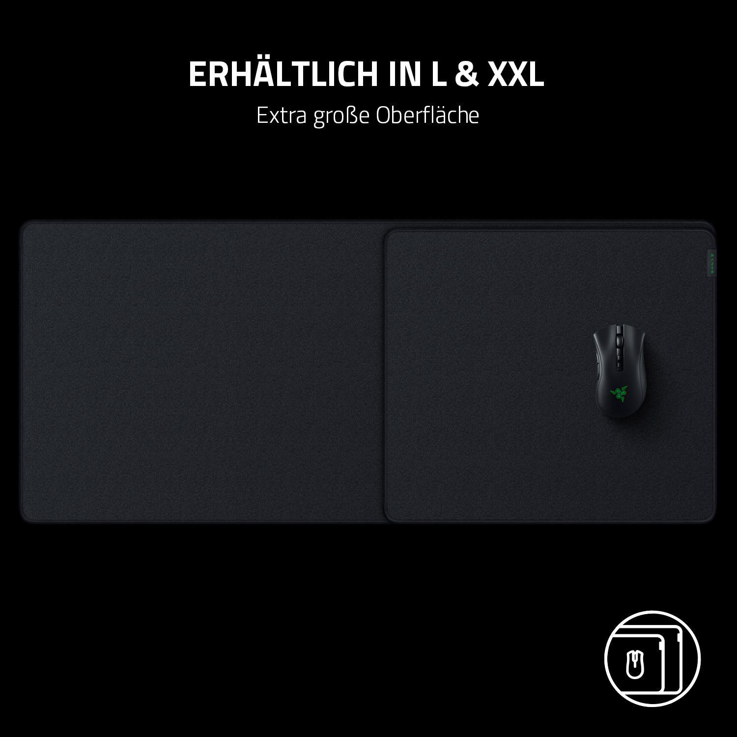 Schwarzes Mauspad mit Maus auf der rechten Seite. Das Mauspad ist groß und hat das Razer-Logo.
