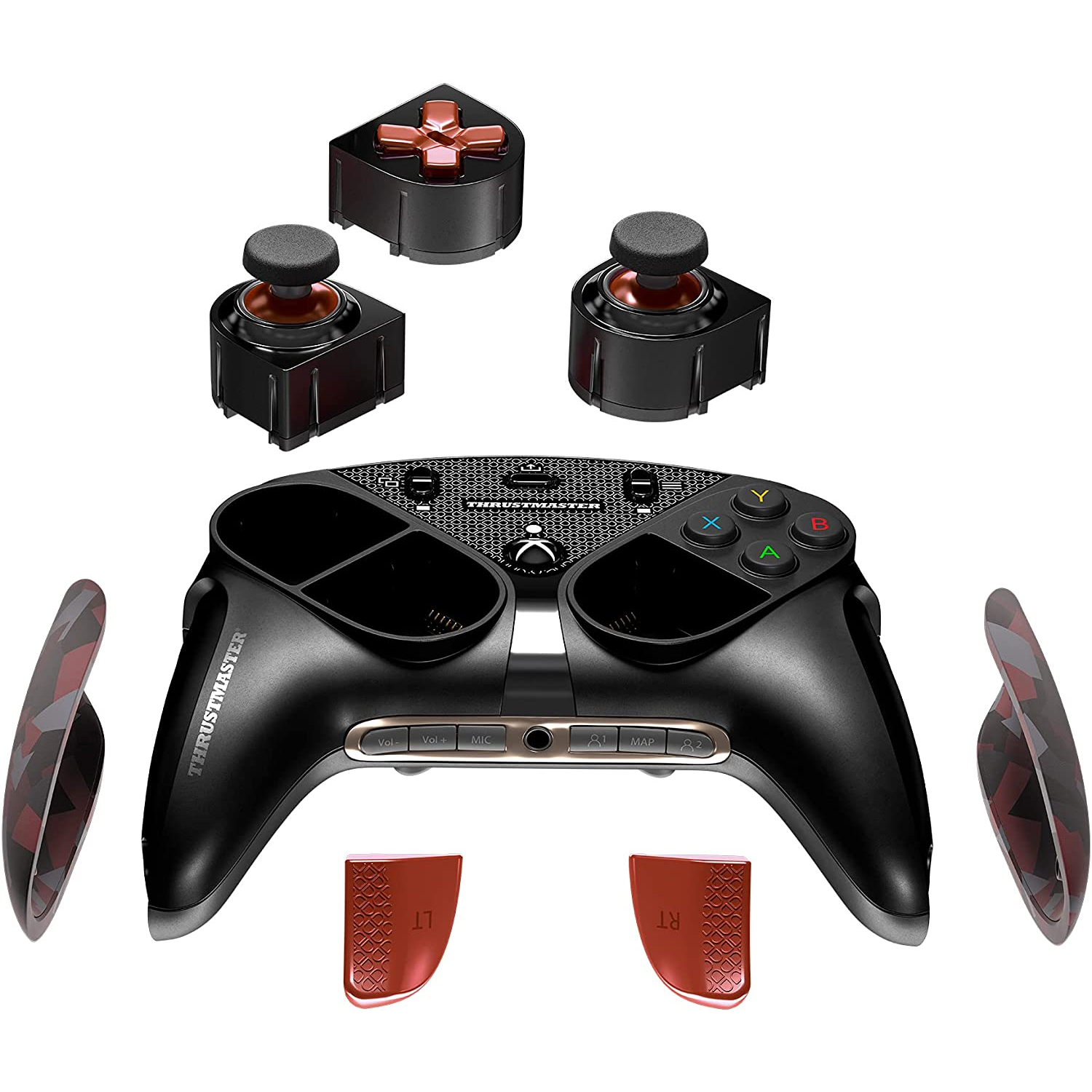 Un controlador de juego Thrustmaster negro y accesorios. El fondo es blanco.