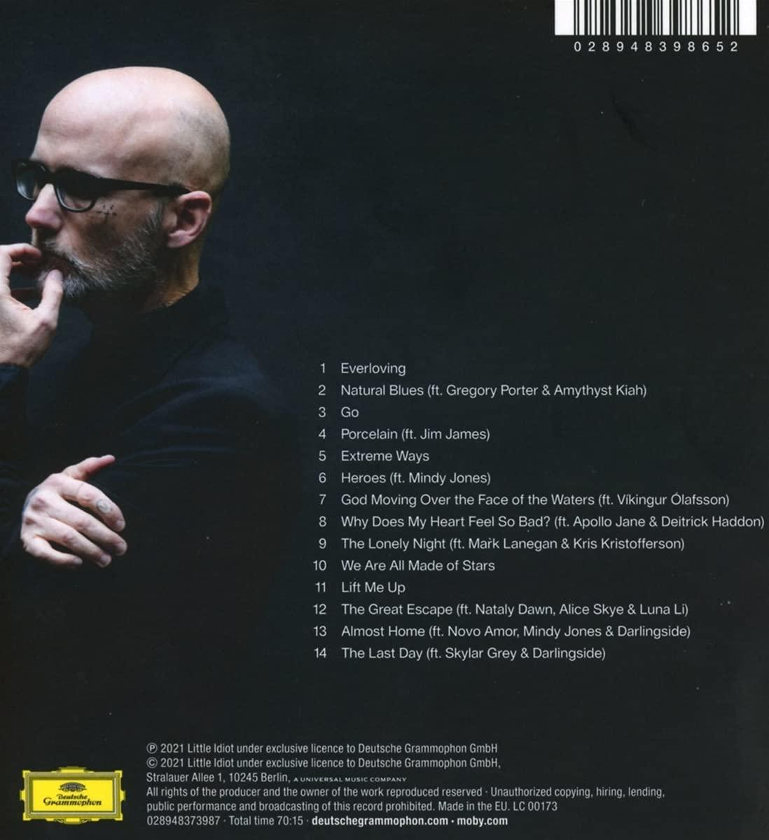 Pochette de l'album Moby. Homme chauve à lunettes. Liste des chansons au dos.
