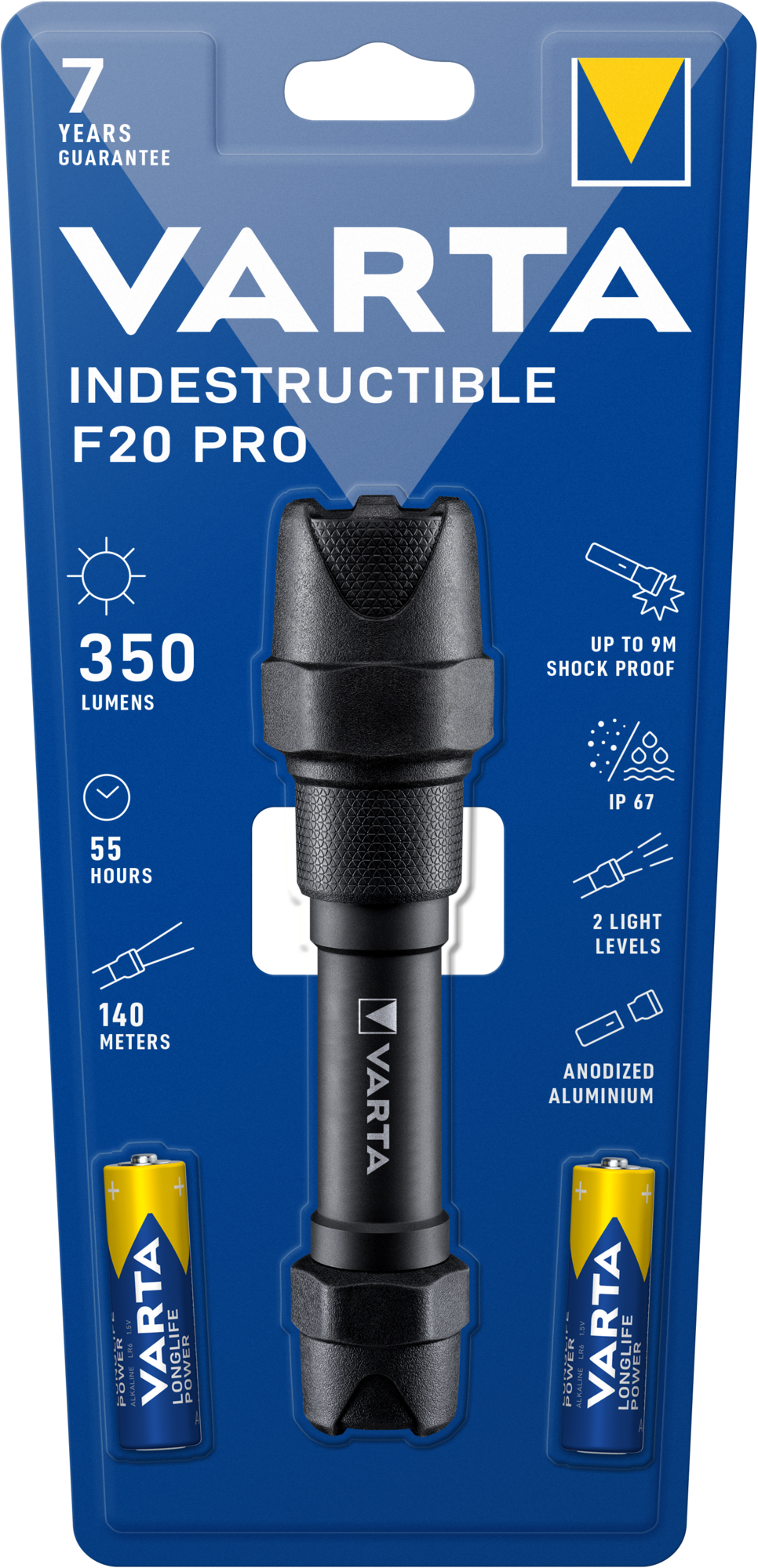 Varta F20 Pro zseblámpa kék csomagolásban. A csomagolás az akkumulátor és a lumen részleteit mutatja.