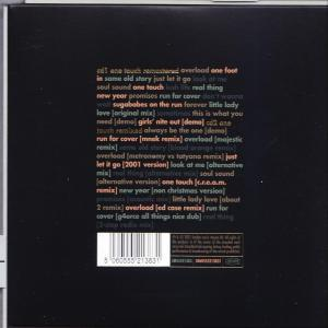 Rückseite einer CD-Hülle, mit Titelliste und Barcode. Schwarzer Hintergrund.