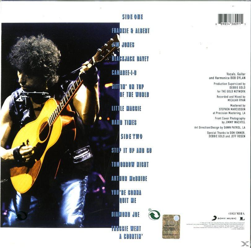 Bob Dylan album borítója. Egy gitározó férfit és dalszövegeket mutat.