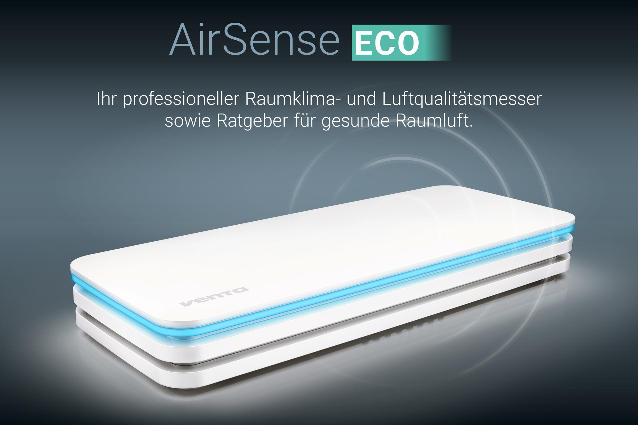 Weißer Luftqualitätsmonitor mit blauem Lichtstreifen. Text: AirSense ECO. Der Hintergrund ist ein Grauton.