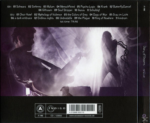 CD-Cover mit Bandbild und Titelliste. Albumtitel ist Diary of Dreams - re:live.