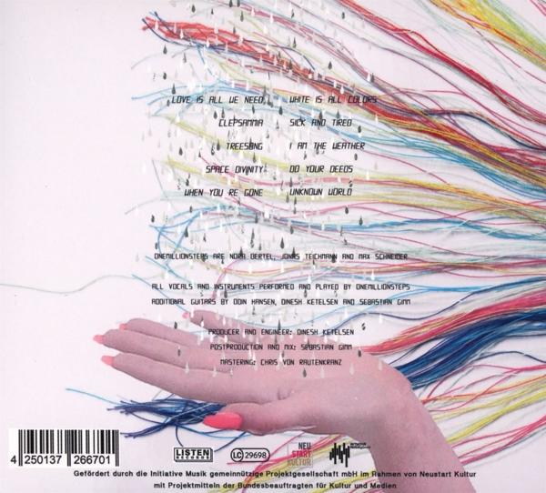 CD-Cover mit bunten Schnüren und Hand, Songtiteln und Künstlerinfo.