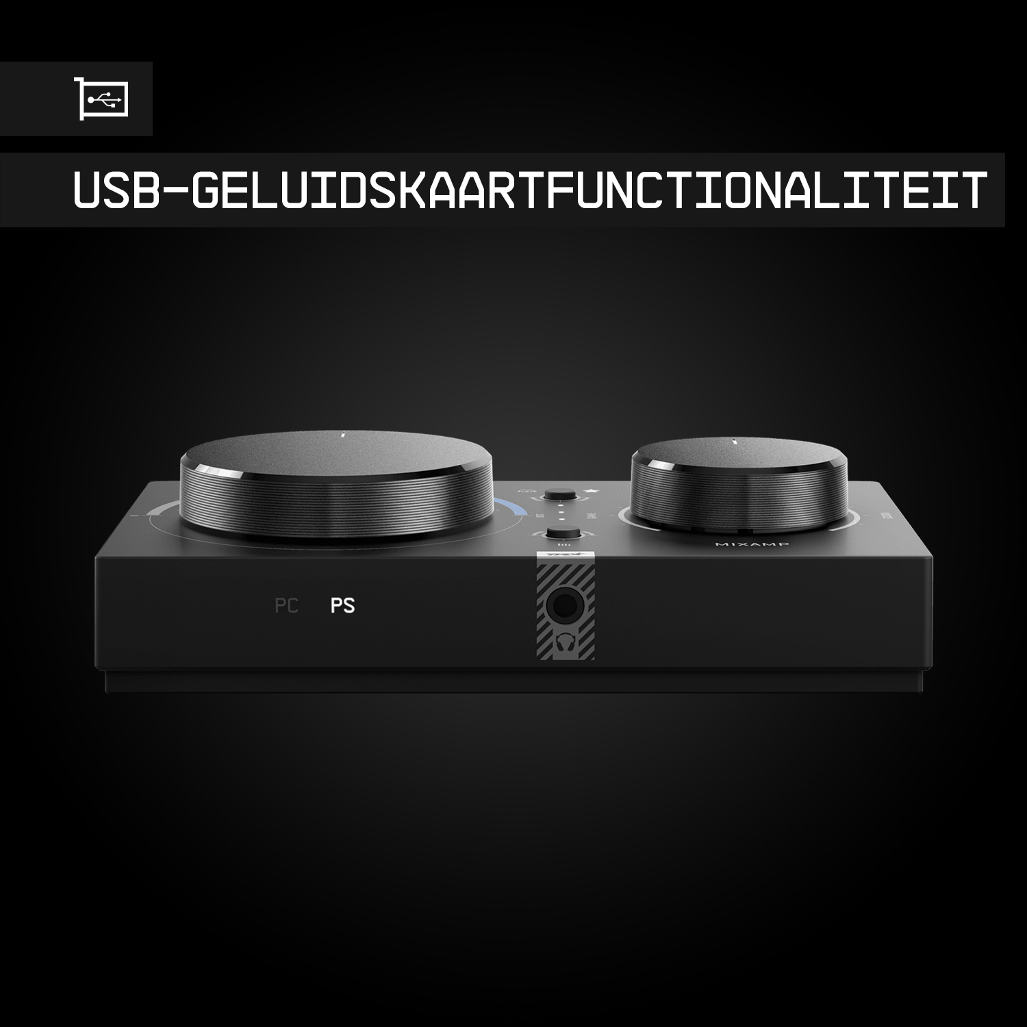 Een zwarte audiomixer met twee grote knoppen, gelabeld PC en PS. De tekst "USB-GELUIDSKAARTFUNCTIONALITEIT" staat erboven.