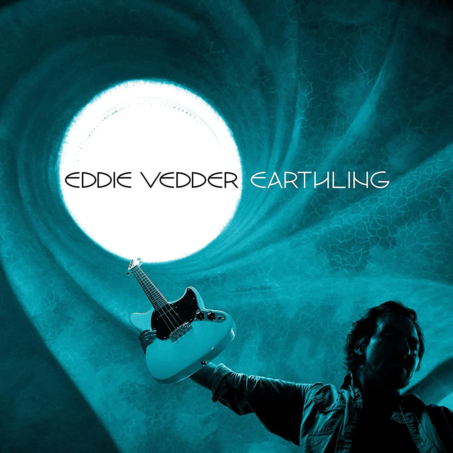 Eddie Vedder houdt een gitaar vast tegen een surrealistische blauwe achtergrond met de albumtitel.