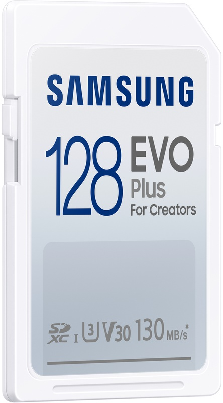 Een witte Samsung SD-kaart met blauwe tekst die '128 EVO Plus' voor makers aangeeft.
