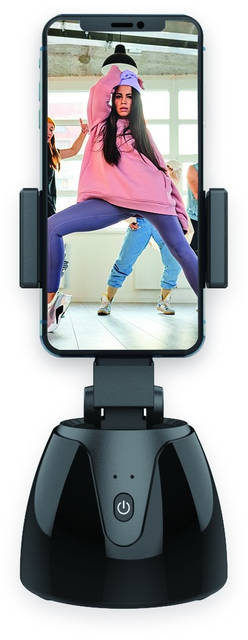 Smartphone in een houder, met een dansende vrouw op het scherm. Zwarte basis. Witte achtergrond.