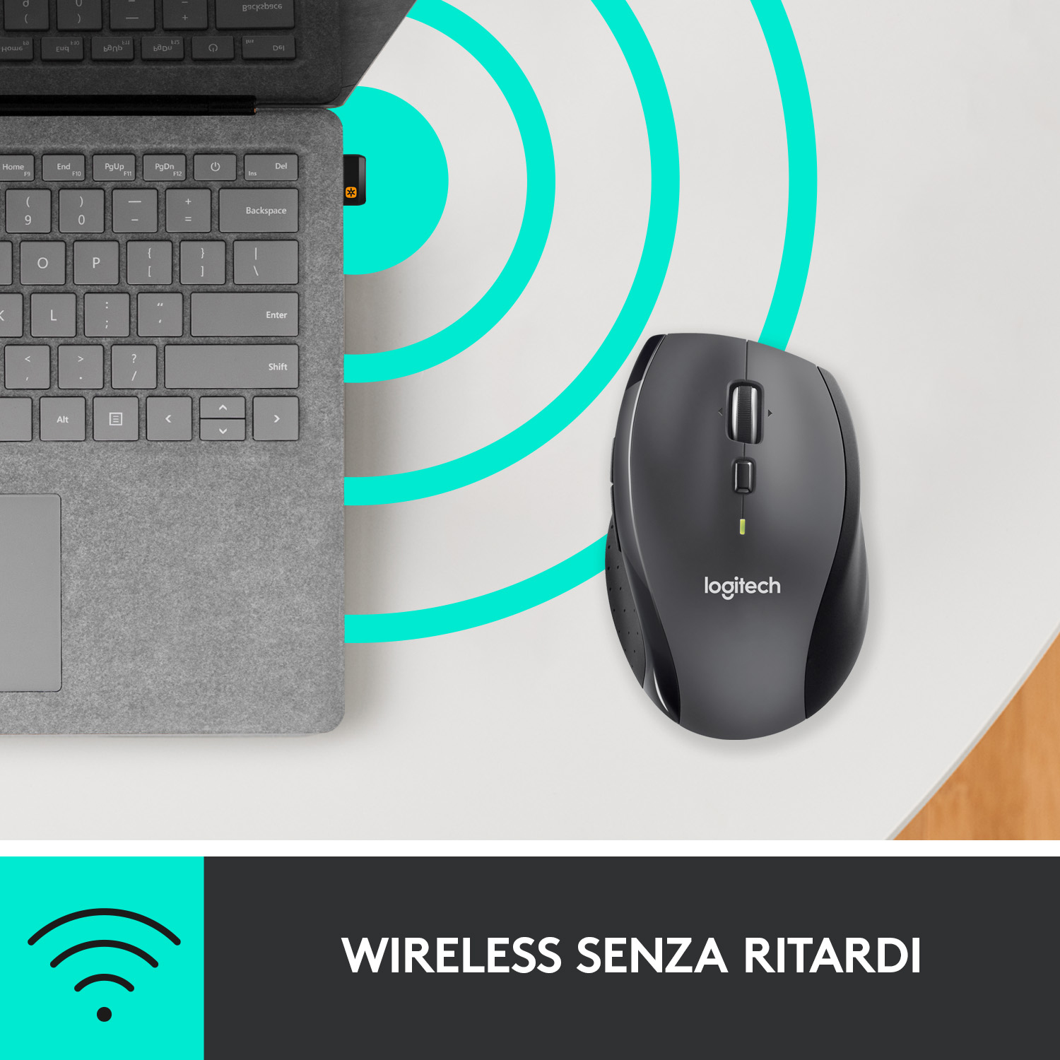 Un mouse grigio e un laptop sono visibili. Viene visualizzato un simbolo wifi. Il testo recita 'WIRELESS SENZA RITARDI'.
