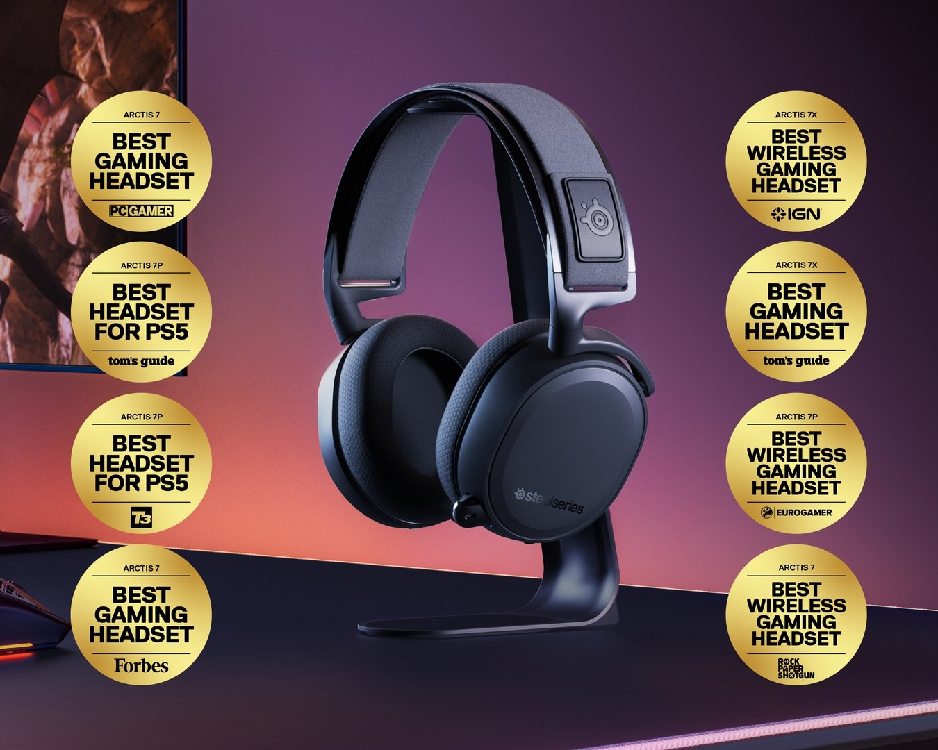 Casque de jeu noir sur socle, entouré d'autocollants dorés avec des récompenses du meilleur casque.