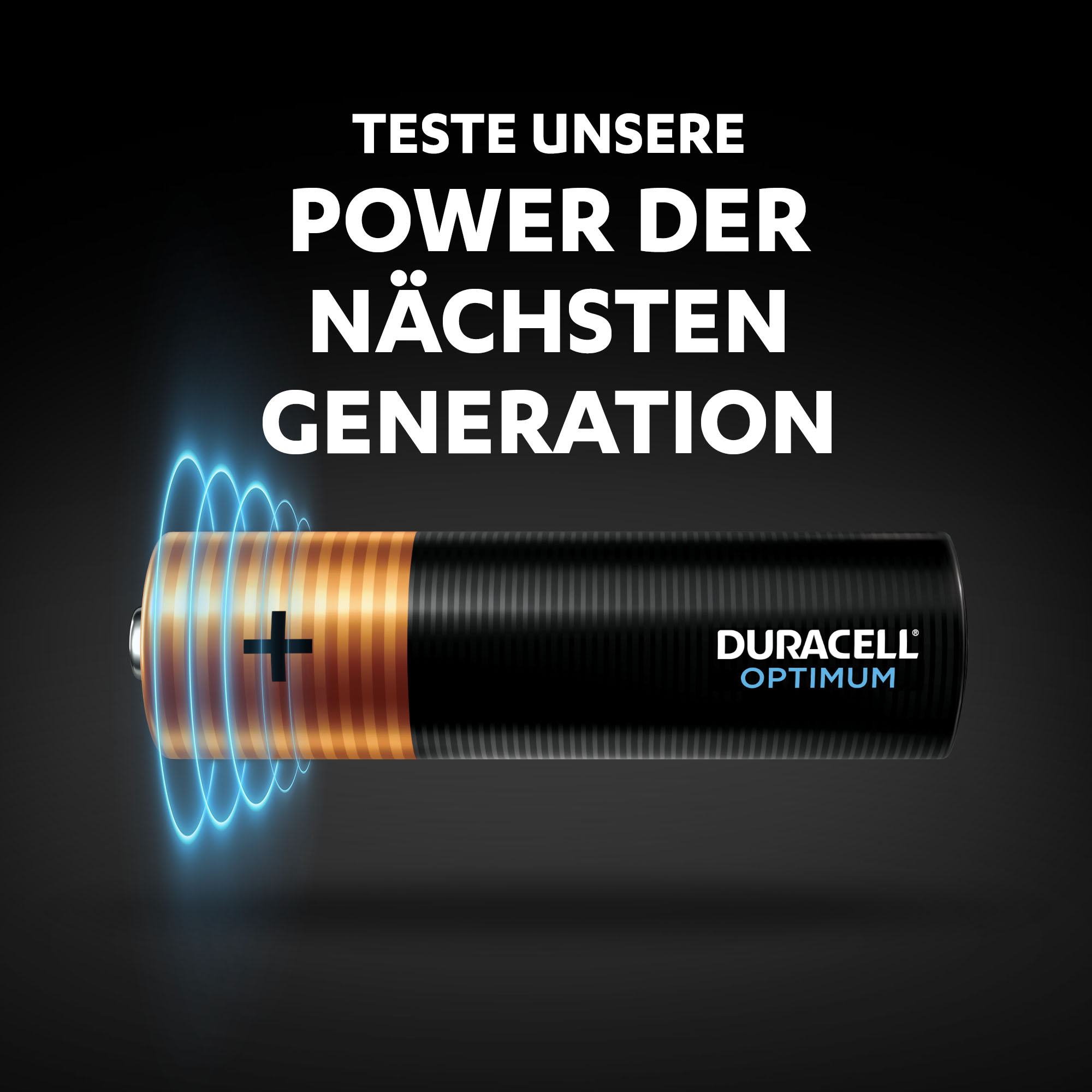 Eine Duracell-Batterie mit Text. Die Batterie ist schwarz und goldfarben mit elektrisch blauen Linien.