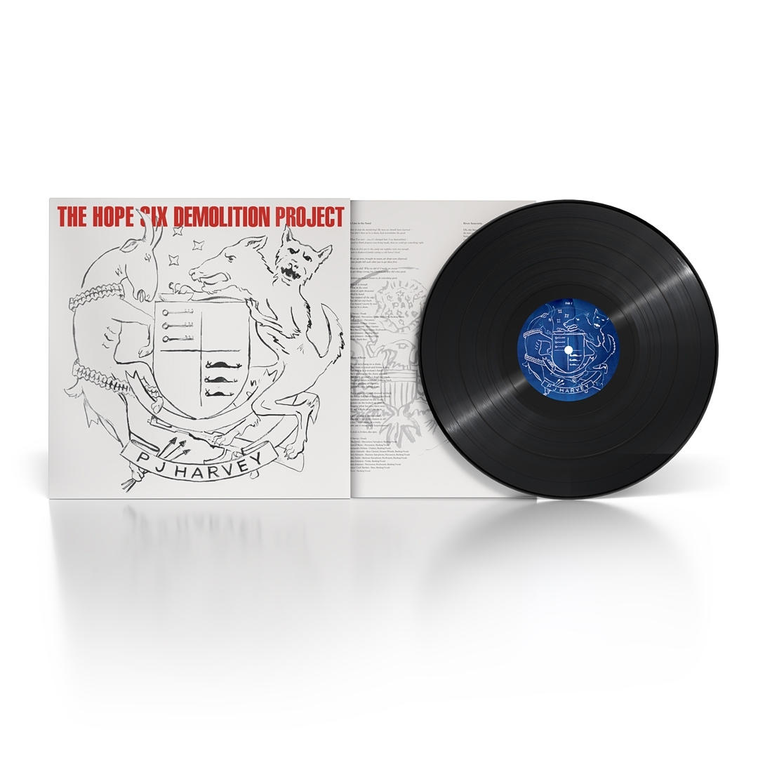 Albumcover von PJ Harveys 'The Hope Six Demolition Project'. Zeigt Album-Art und eine Vinyl-Schallplatte auf weißem Untergrund.