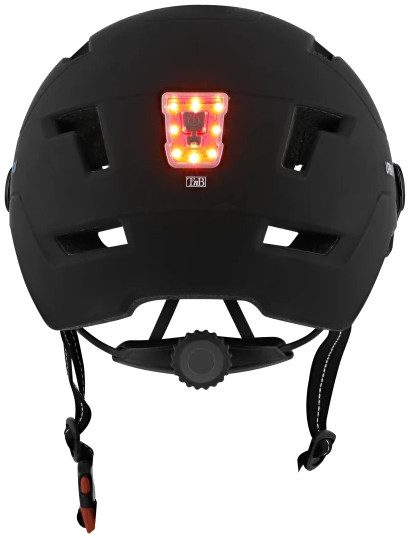 Casque de vélo noir avec feu arrière rouge. La lumière a plusieurs LED selon un motif de grille.