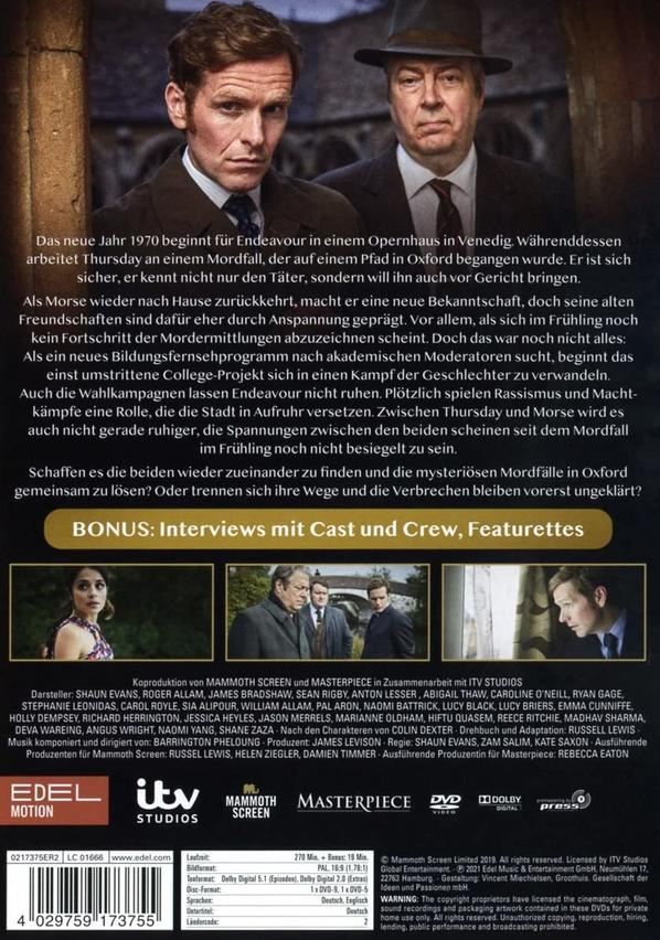 DVD-Cover mit Schauspielern und Text auf Deutsch. Der Hintergrund ist ein Gebäude und der Himmel.