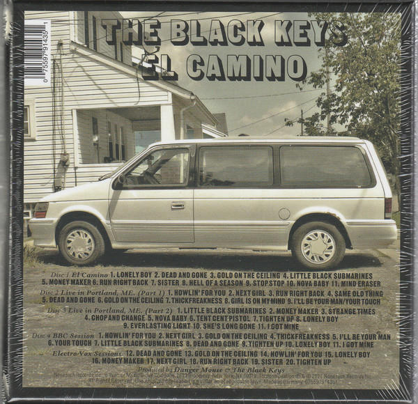 A The Black Keys El Camino CD-lemez borítója. Egy furgon parkol egy ház előtt. A szöveg felül található.