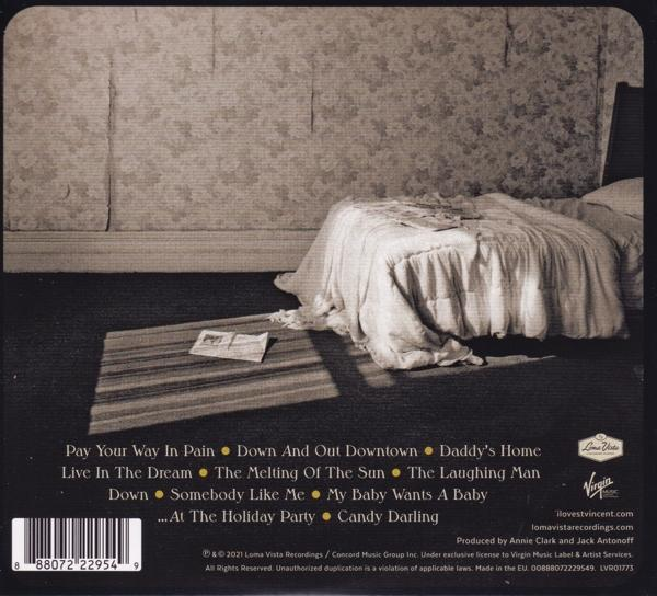 Album borító: Ágy gyűrött takarókkal, szőnyeggel, és egy fekete-fehér album borítóval.