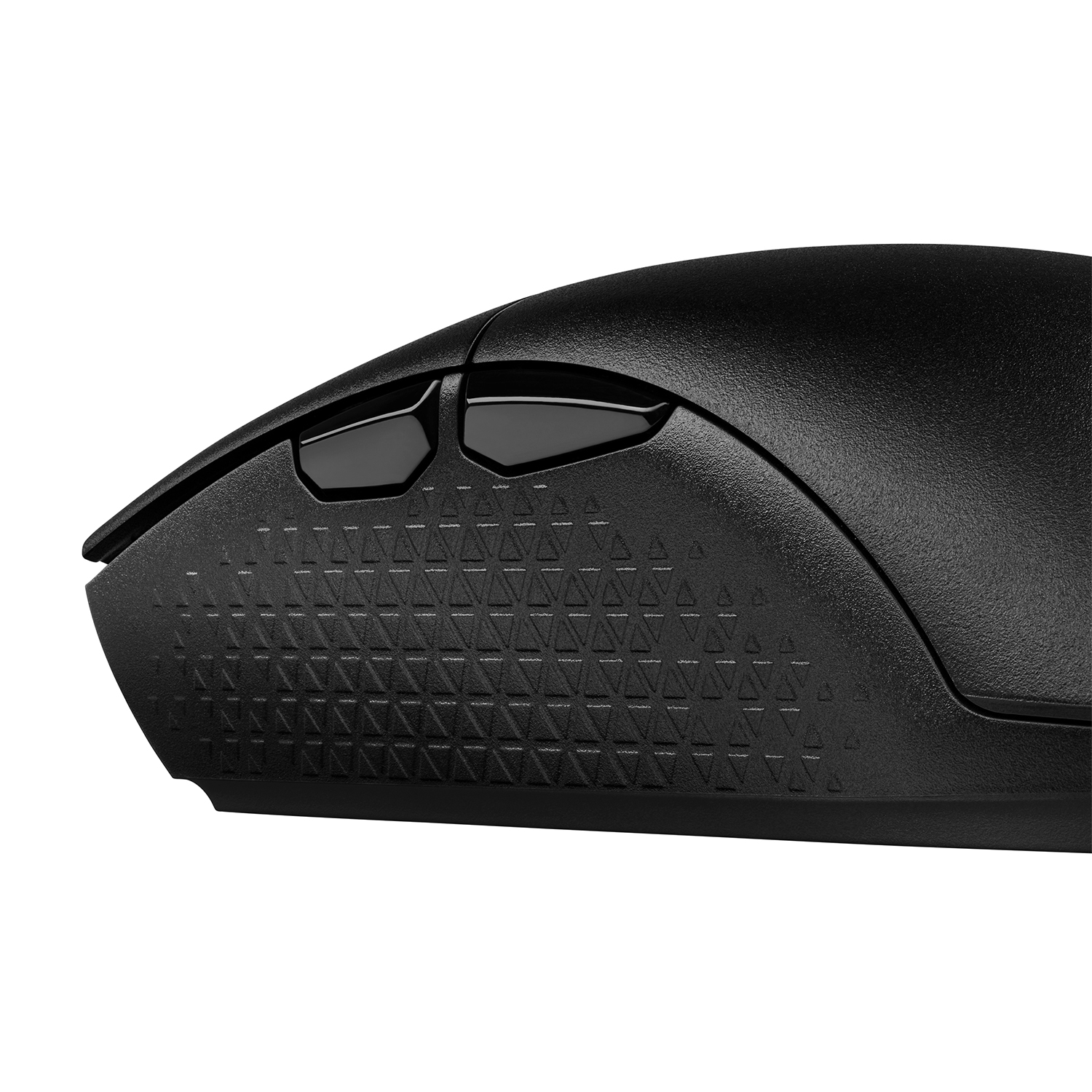Primo piano di un mouse nero con due pulsanti sopra e una superficie strutturata sul lato.