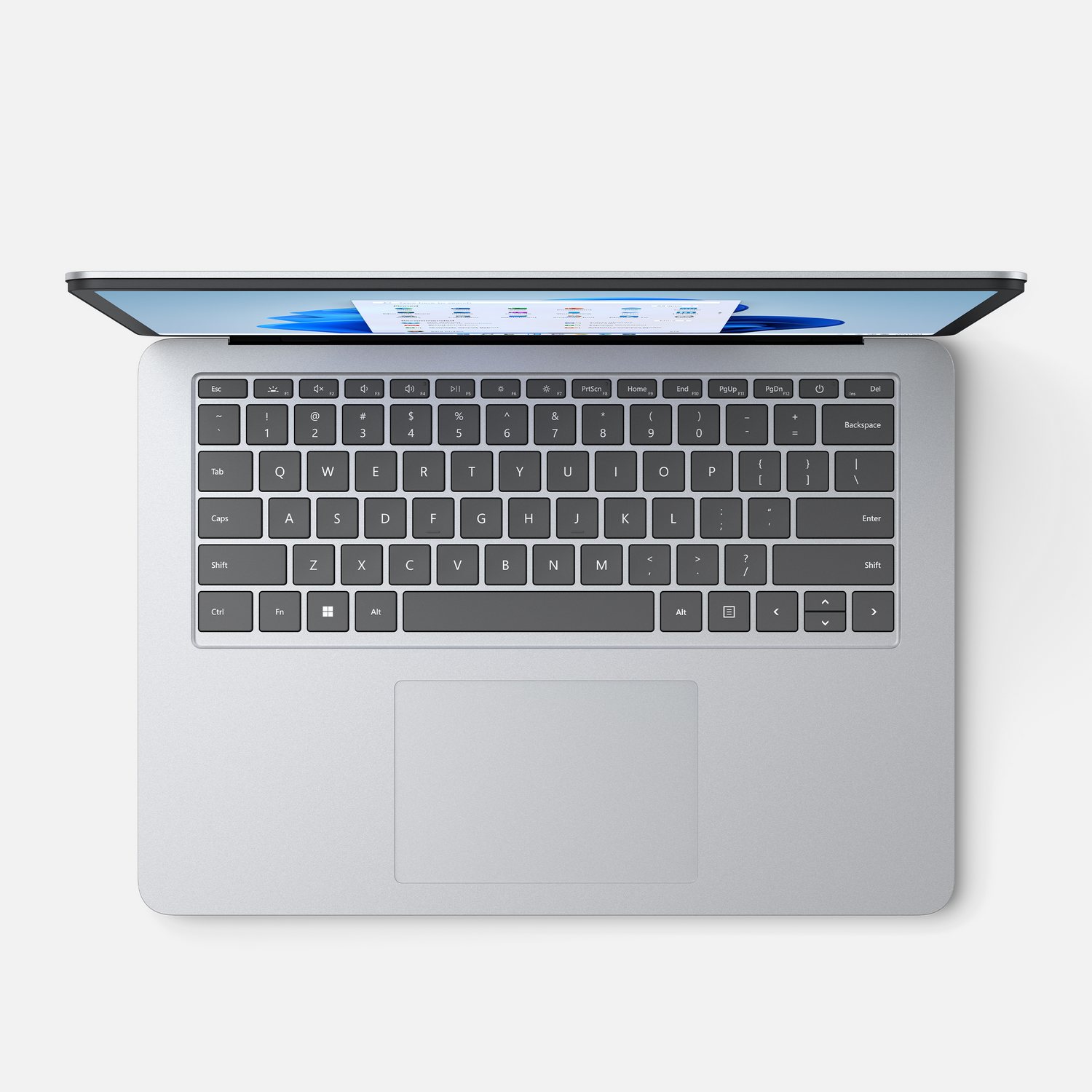 Portátil plateado, vista superior, abierto con teclado y una pantalla que muestra un documento.