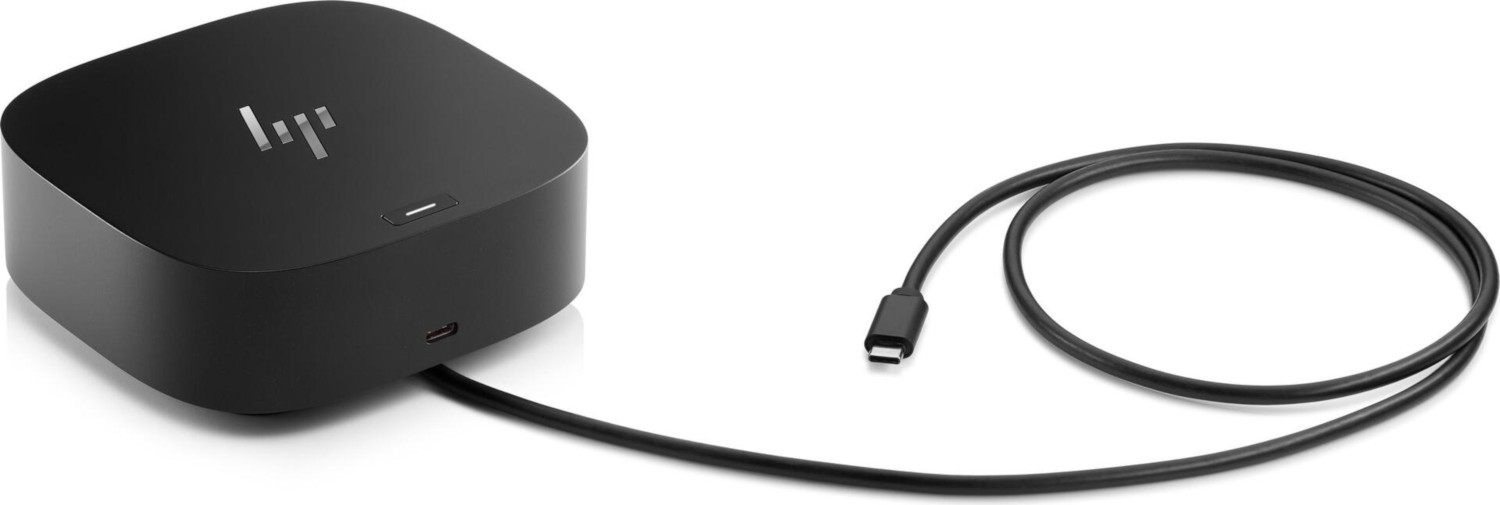 Station d'accueil HP noire avec un câble. Le logo HP est en haut. Le câble a un connecteur USB-C.