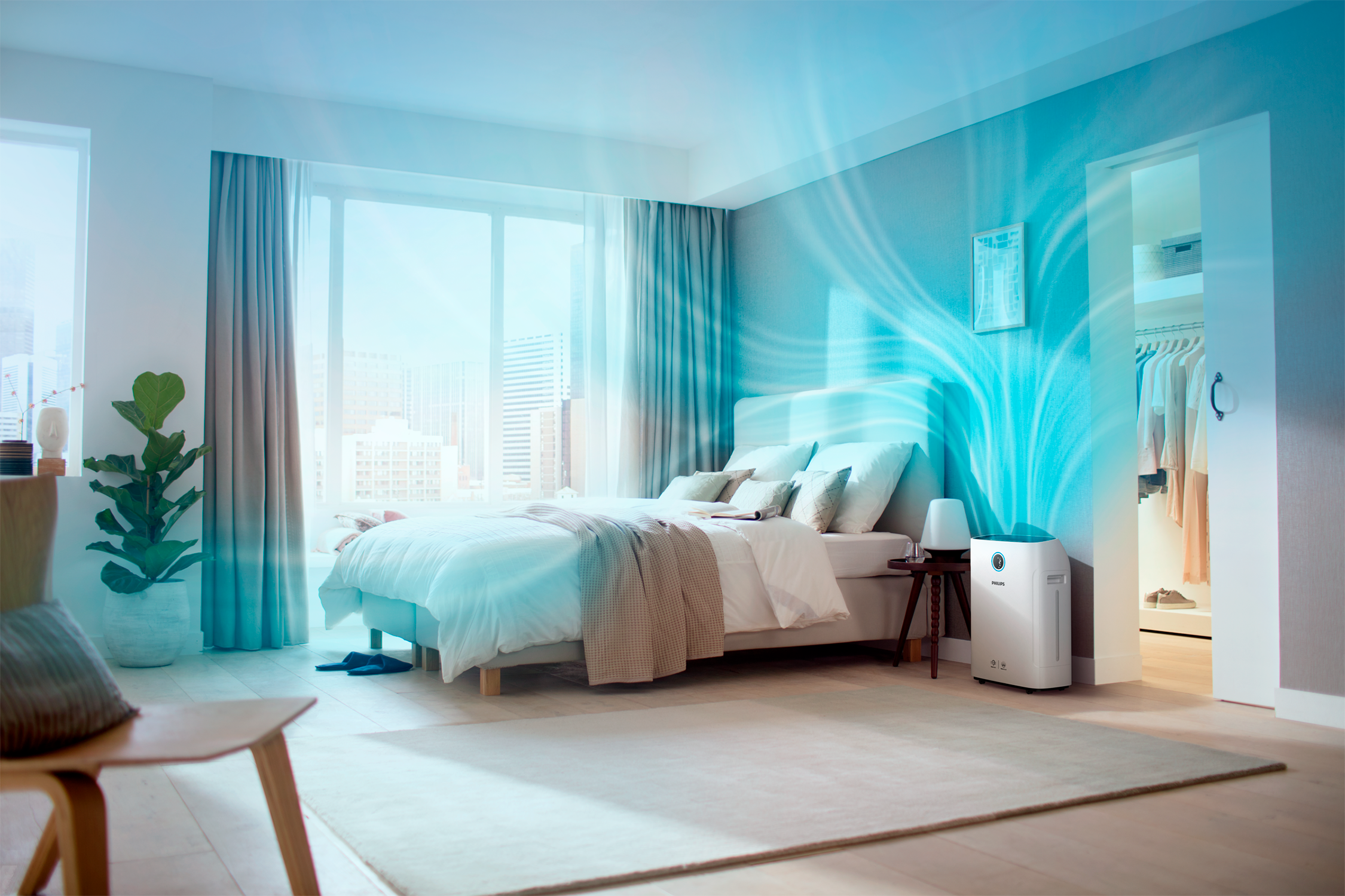 Slaapkamer met bed, luchtreiniger, blauw licht en een raam met natuurlijk licht.