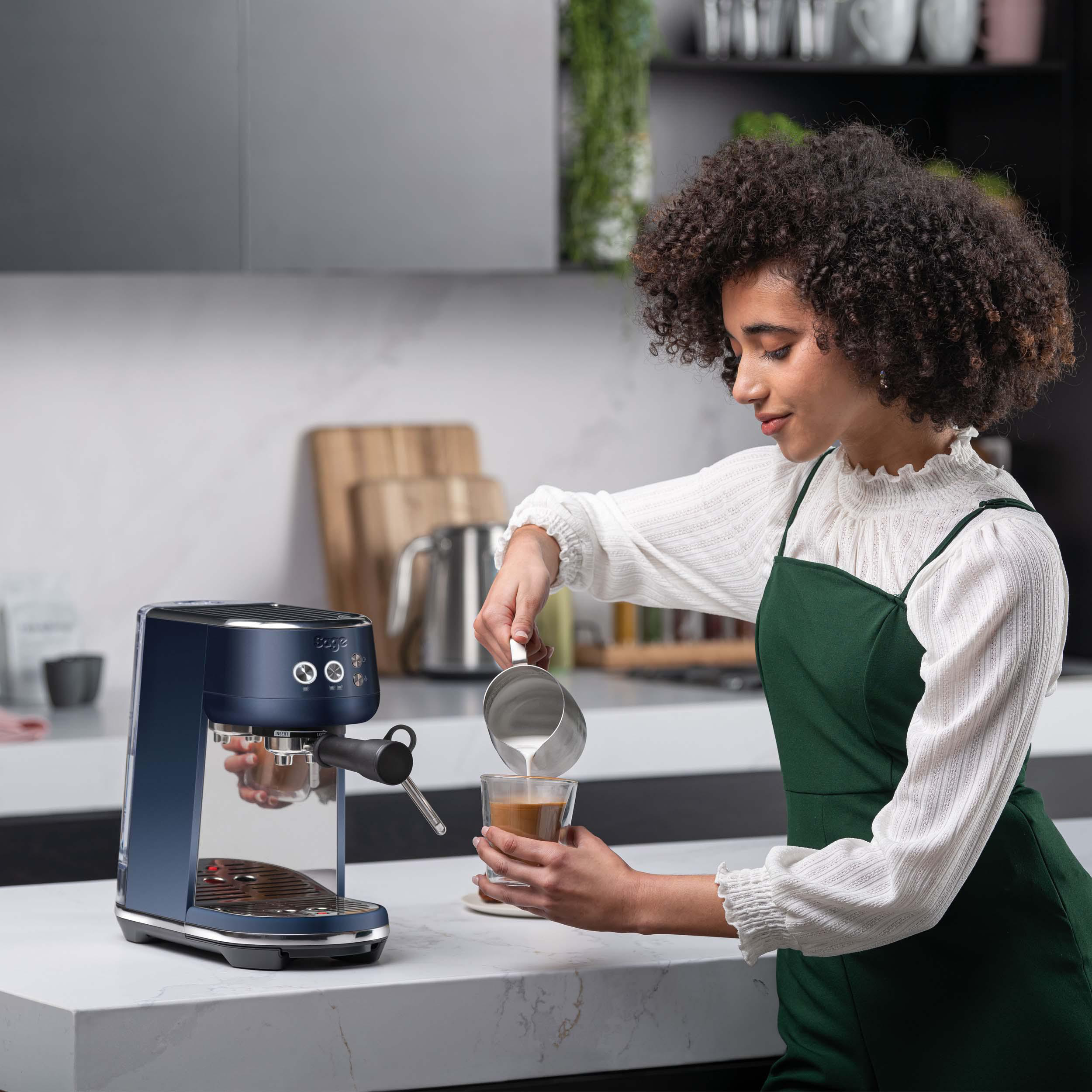 SAGE SES450DBL4EEU1 the Bambino Espressomaschine Damson Blue