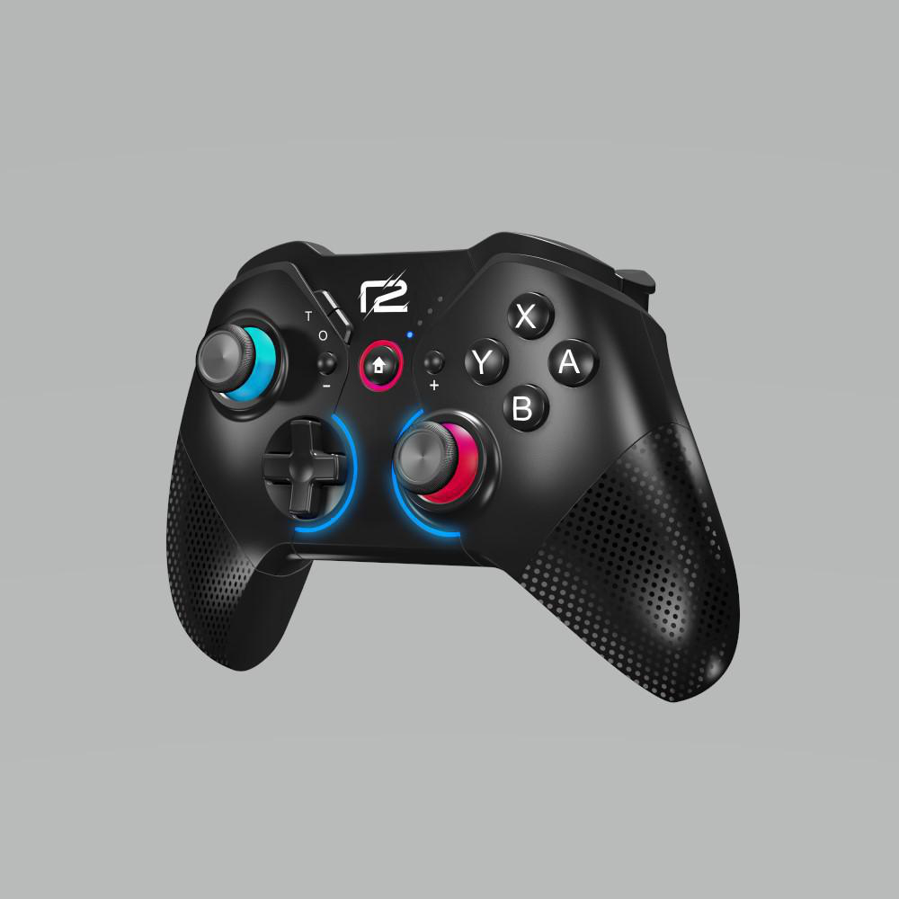 Schwarzer Gamecontroller mit blauen und roten Akzenten. Grauer Hintergrund.