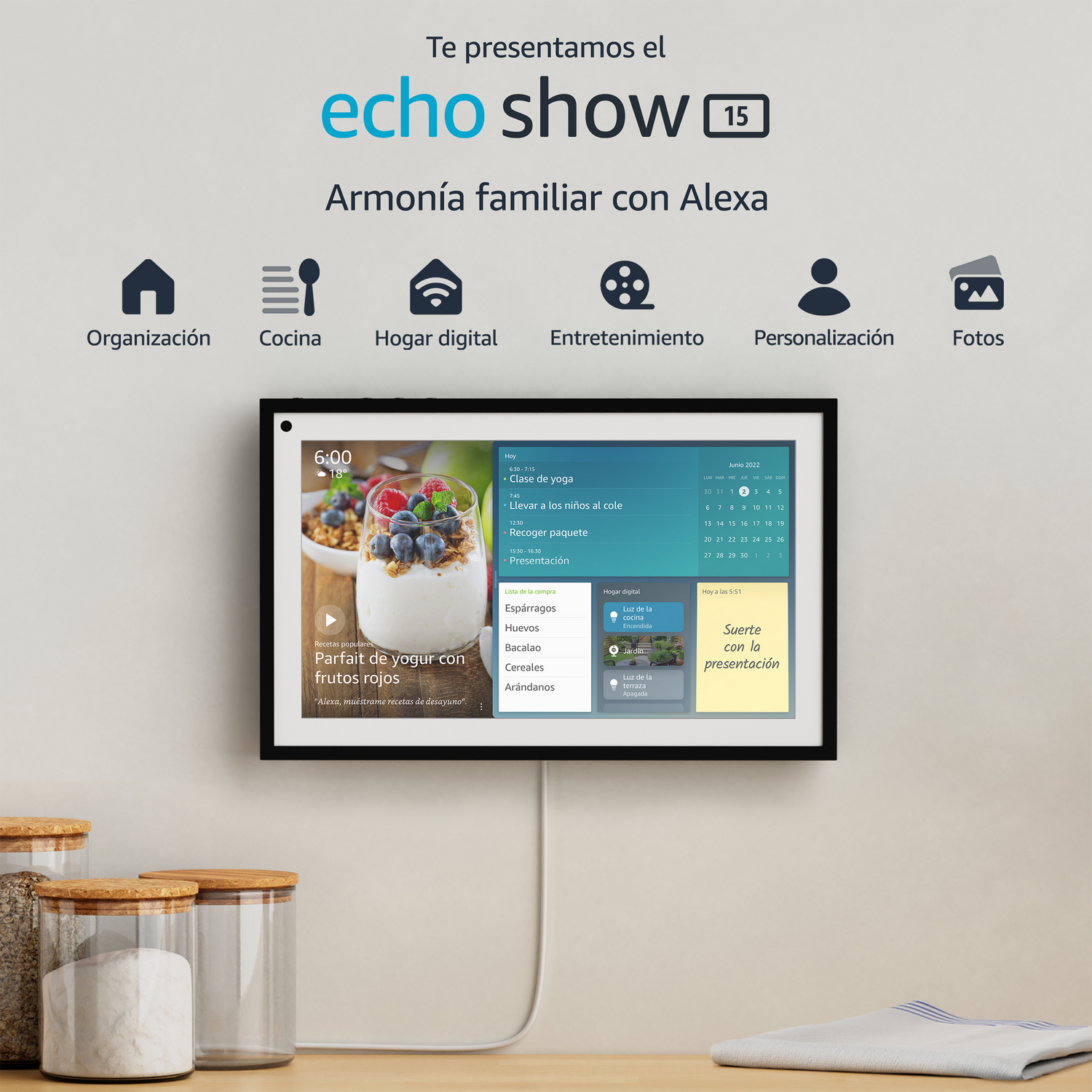 Pantalla Echo Show 15 mostrando calendario, iconos e imágenes de comida.