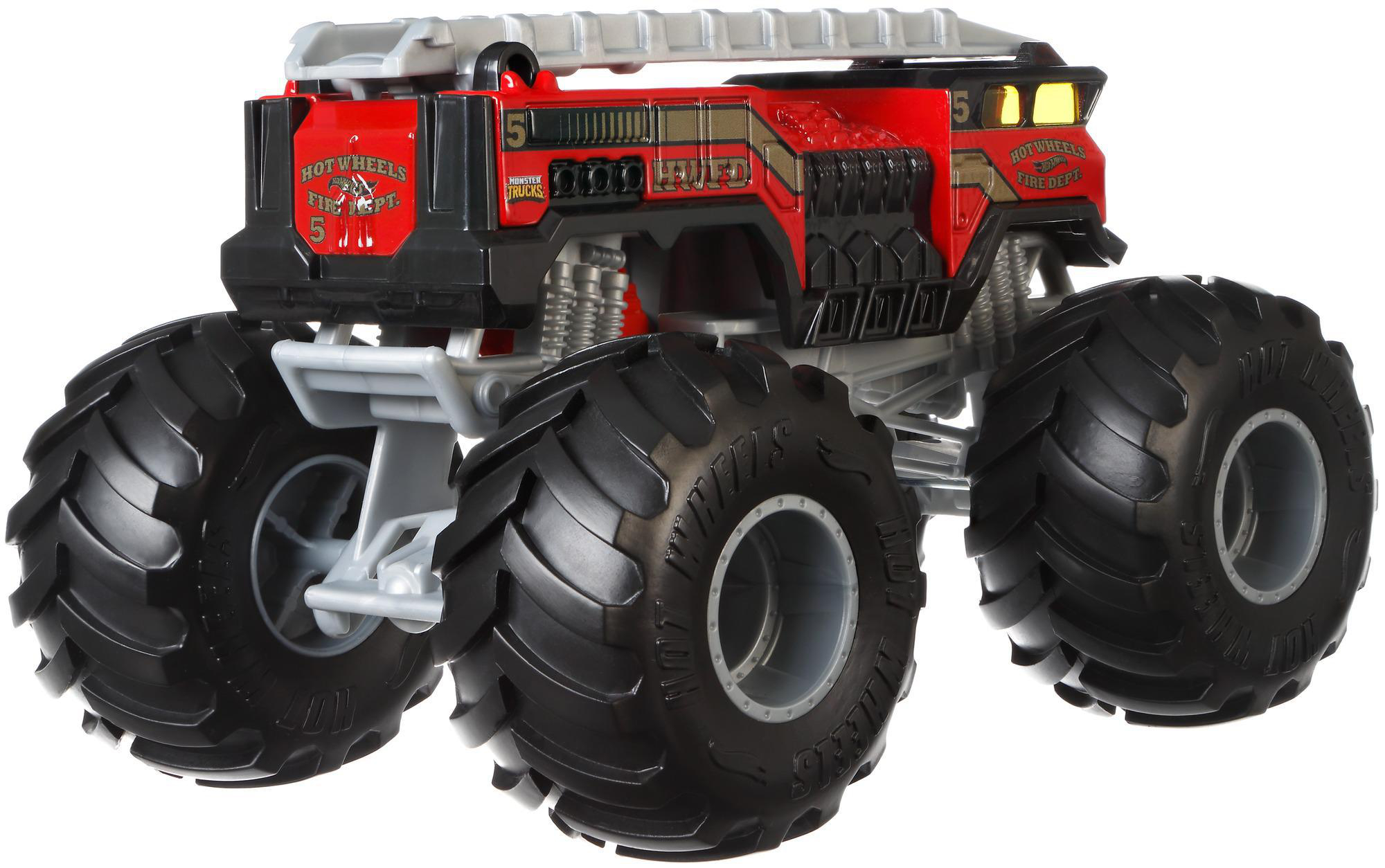 Ein rotes und schwarzes Hot Wheels Feuerwehrauto-Spielzeug. Es hat große schwarze Reifen und die Aufschrift 'Hot Wheels Fire Dept' auf der Seite.