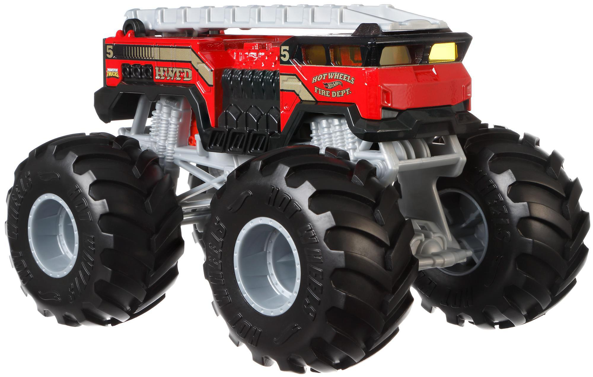 Ein roter und schwarzer Hot Wheels Monstertruck mit der Aufschrift FIRE DEPT hat große schwarze Reifen und eine Leiter.