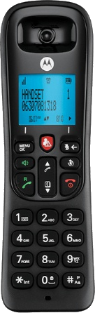 Zwarte Motorola draadloze telefoon. Scherm toont nummers en tekst. Knoppen zijn zichtbaar.