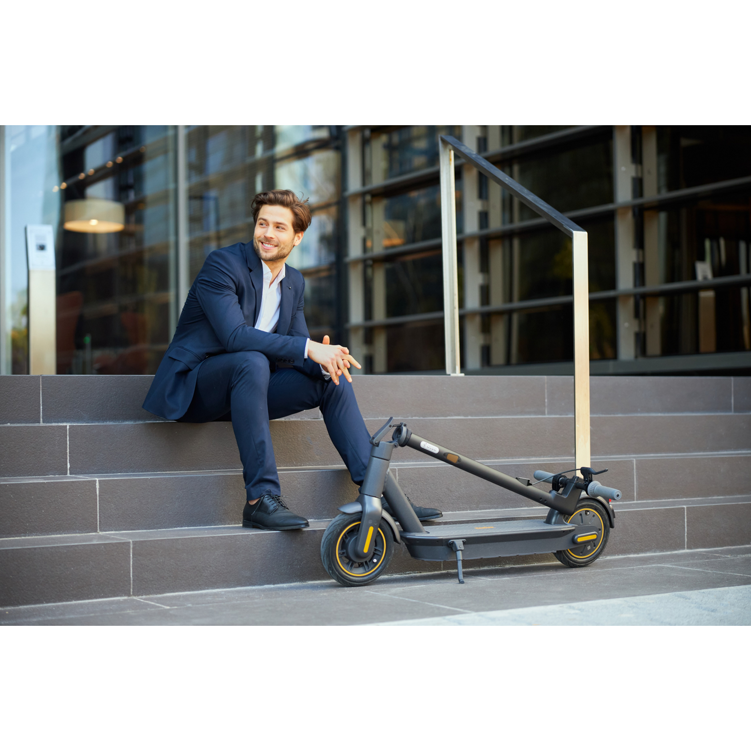 Patinete eléctrico - Segway-Ninebot Max G30E II, 700 W, Hasta 100 kg, 15300 mAh, Velocidad hasta 25 km/h, Autonomía 65km, Con tracción trasera, Negro