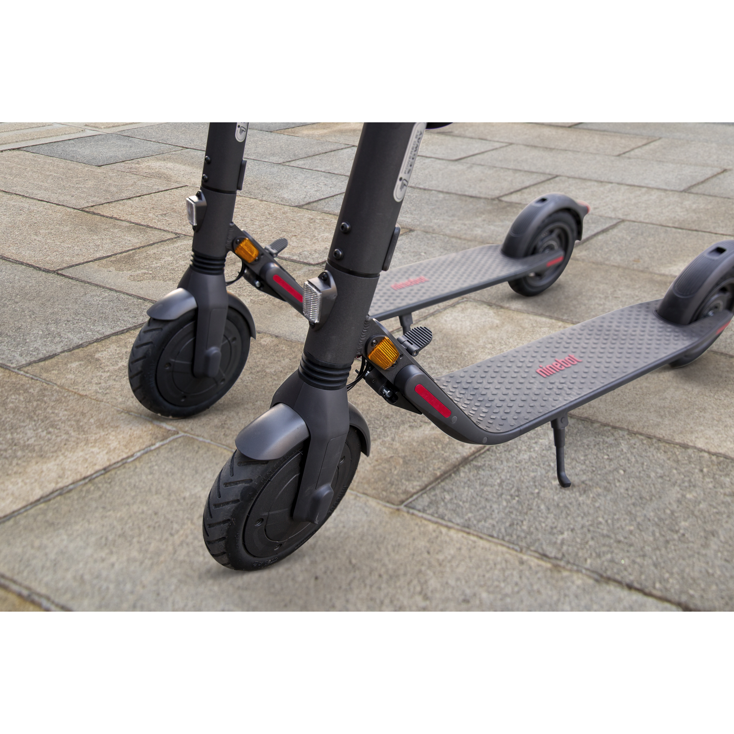 Patinete eléctrico Segway E45E, 300 W, Hasta 100 kg, 3 frenos, Velocidad 25 km/h, Autonomía 45 km, Negro