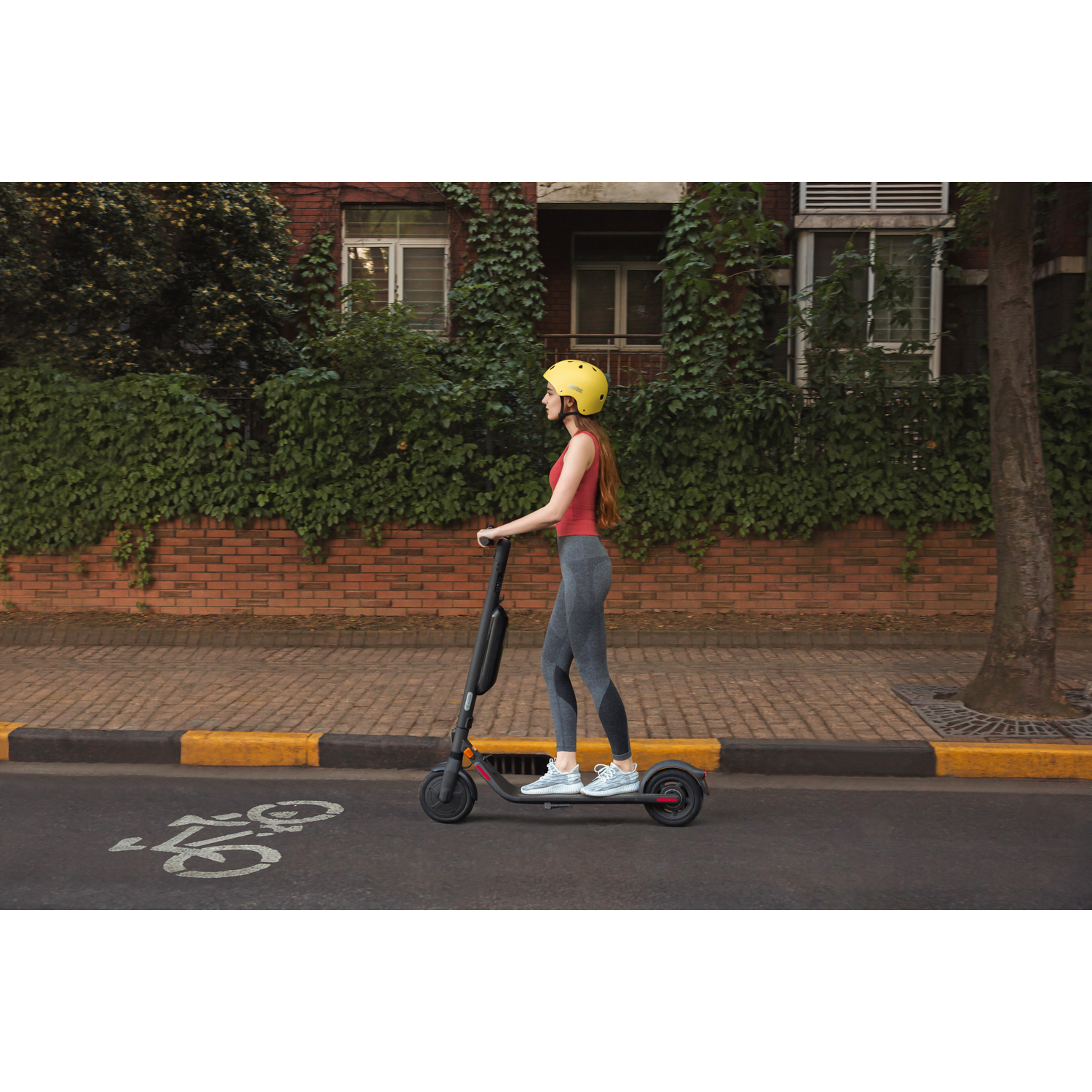 Patinete eléctrico Segway E45E, 300 W, Hasta 100 kg, 3 frenos, Velocidad 25 km/h, Autonomía 45 km, Negro