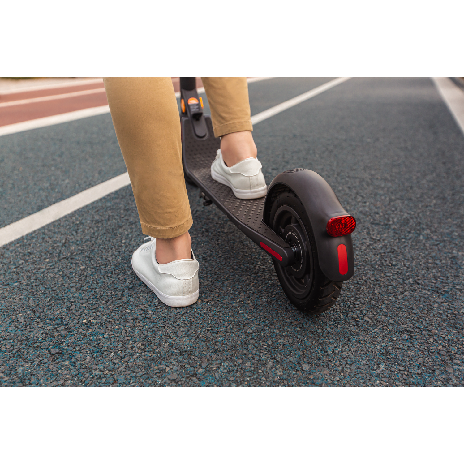 Patinete eléctrico Segway E45E, 300 W, Hasta 100 kg, 3 frenos, Velocidad 25 km/h, Autonomía 45 km, Negro