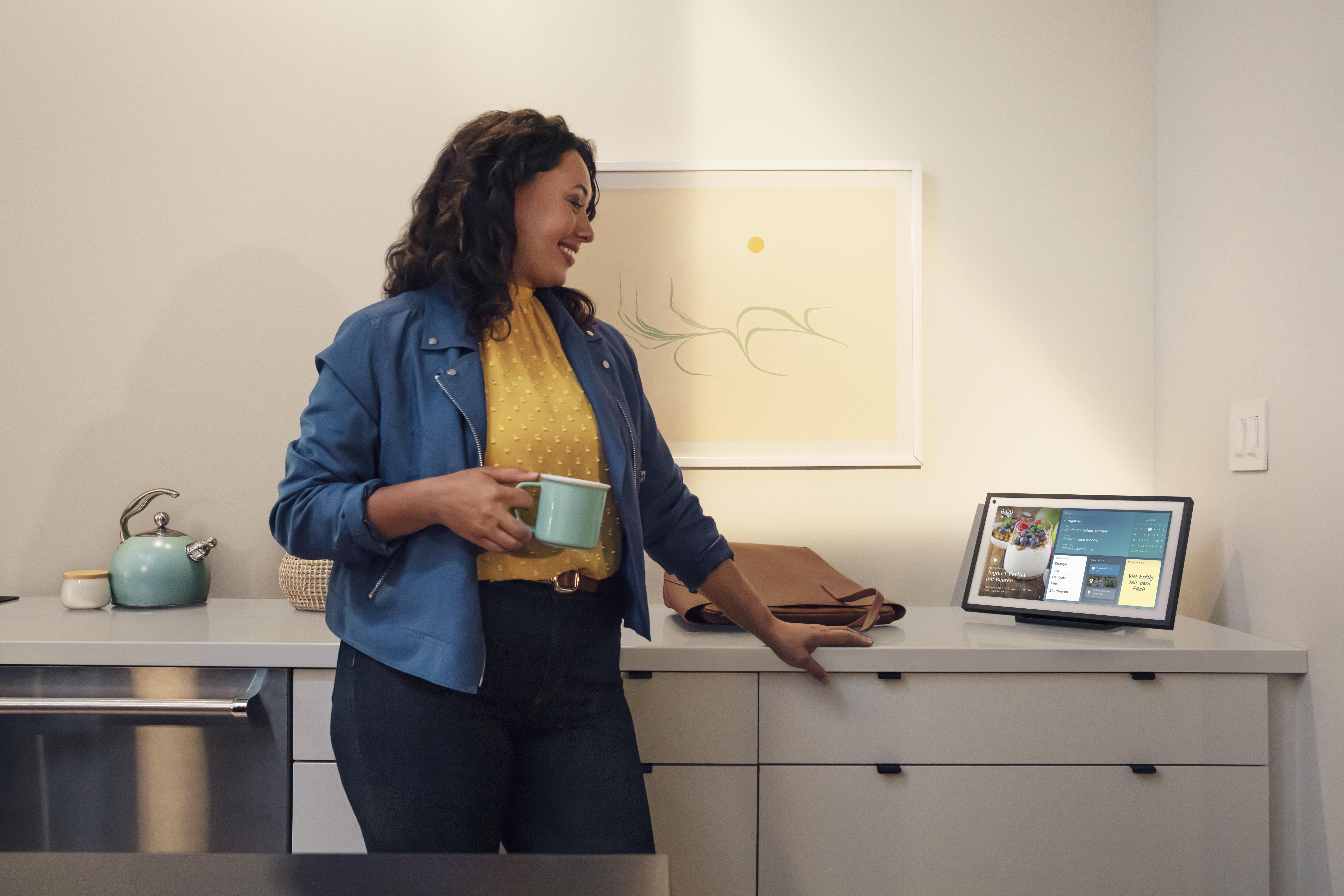 AMAZON Echo Show 15, Smart Display, Weiß