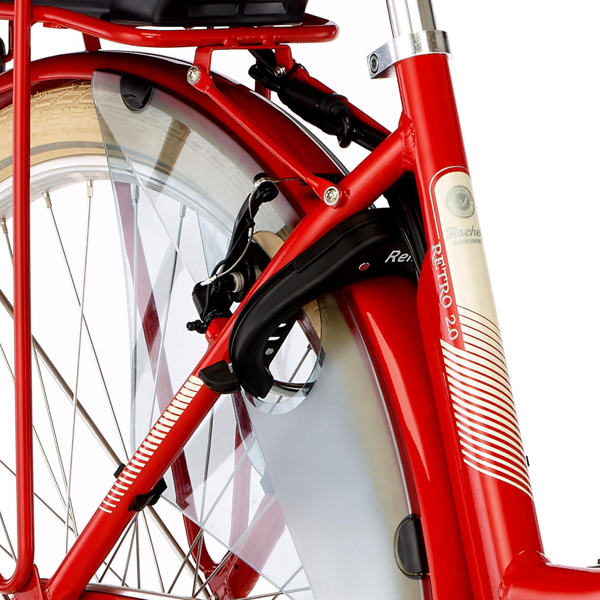 Roter Fahrradrahmen mit schwarzem Schloss. Das Fahrrad hat eine weiße und transparente Kunststoffabdeckung.