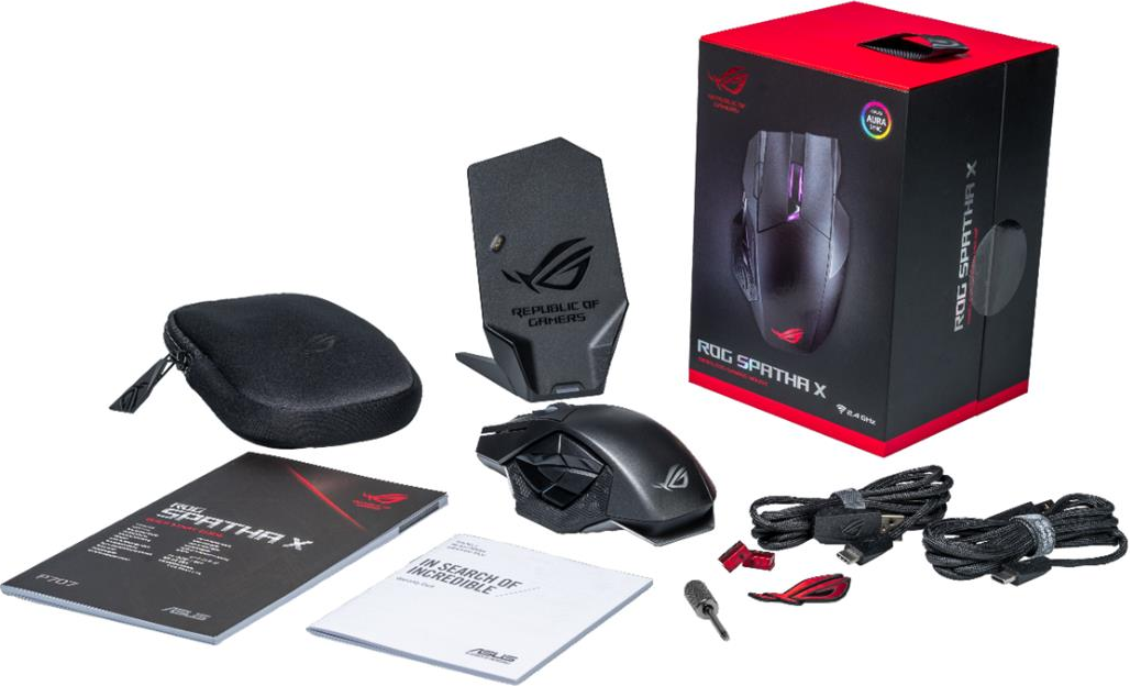 Mouse gaming, accessori e scatola. Mouse nero, base di ricarica e cavi su bianco.