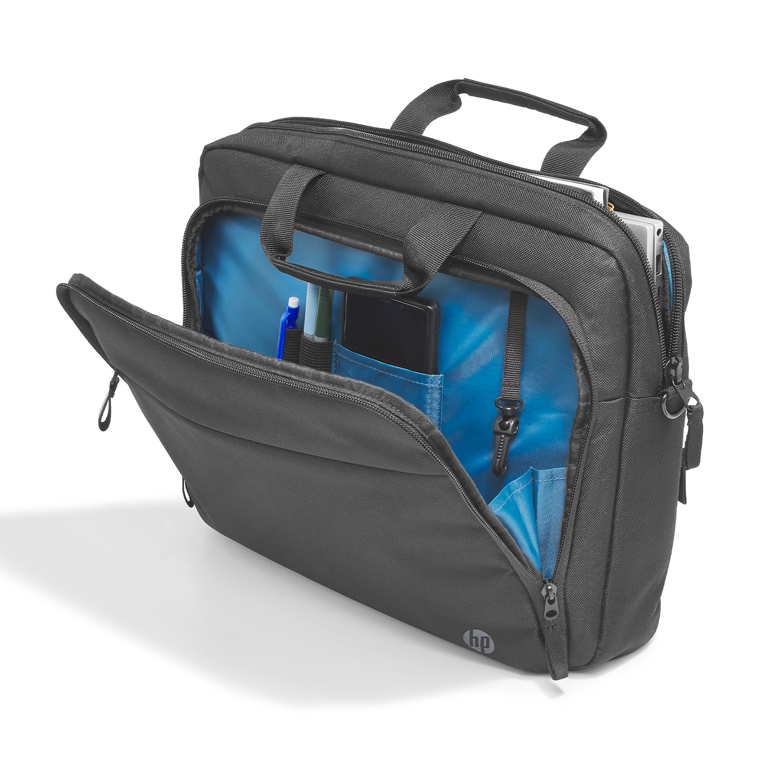 Una borsa per laptop HP nera, aperta per rivelare un interno blu, una penna e un telefono.